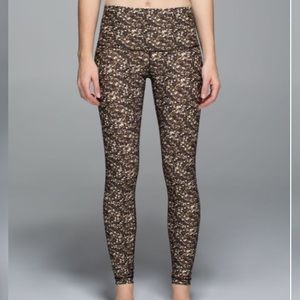 RARE Lululemon Shine Tight (Roll Down)